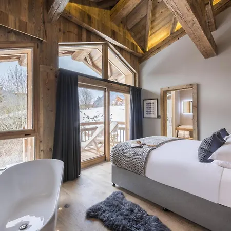 Chalet Zell: A Scenic Retreat By The Lake *