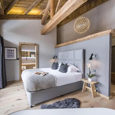 Chalet Zell: A Scenic Retreat By The Lake